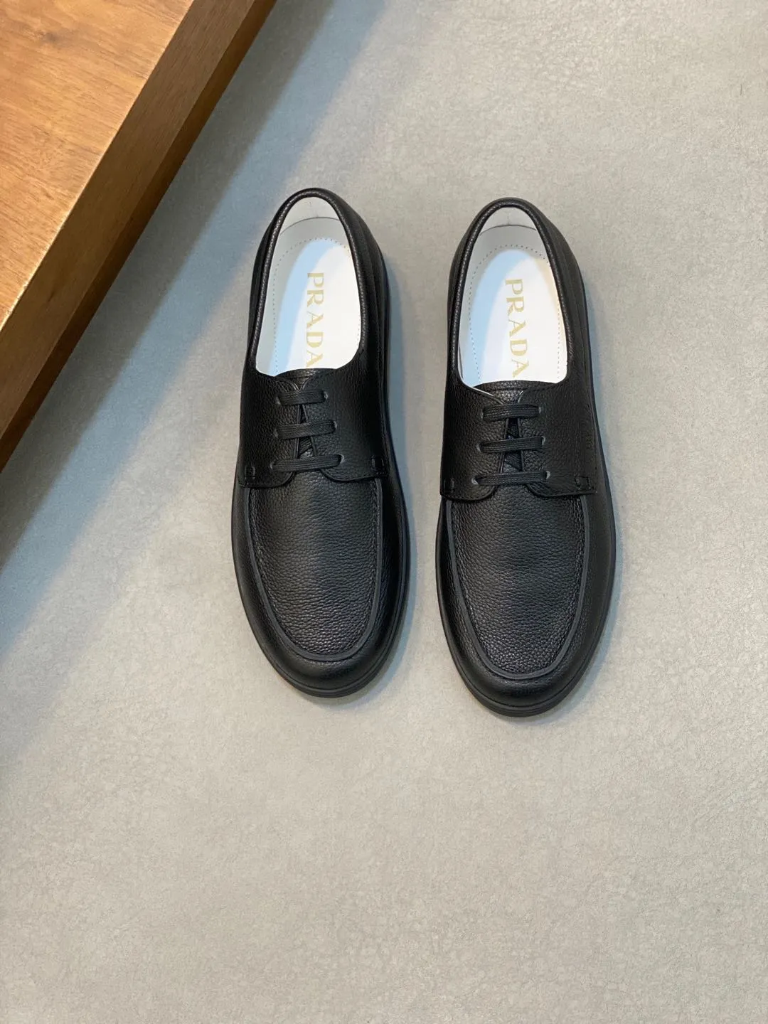 Men's shoes 💰700 [PRADA] Men's shoes are on sale at the counter, sold in Guangzhou, synchronized with the official website, 1 high-quality shipment ✔️ Original cowhide + cowhide lining, 1🆚1 replica, original sole, 38-45 (38.45 custom-made, non-refundable)